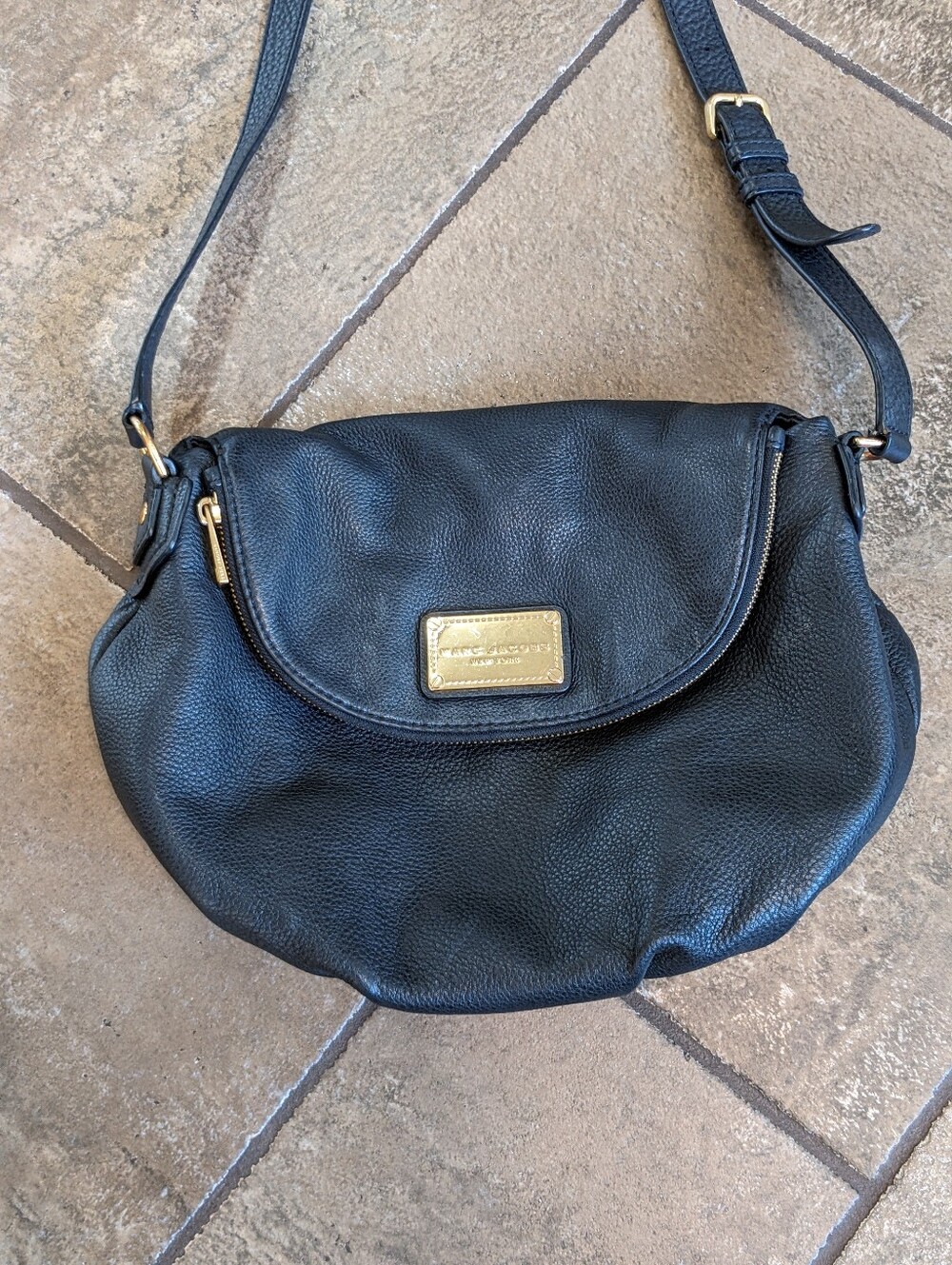 Marc Jacobs Classic Q Natasha Pebbled Leather Chic Luxury Crossbody Bag Black 🖤